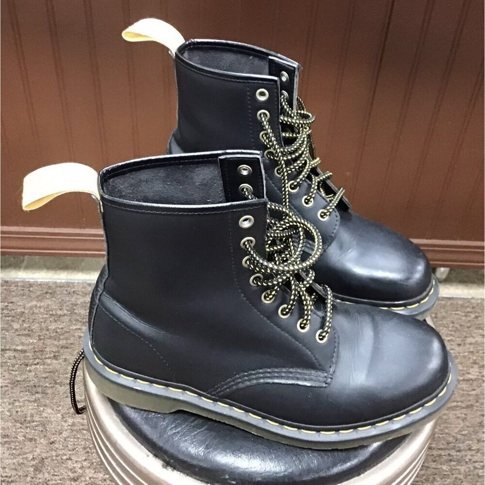 Men’s Dr. Martens Smooth Vegan Leather 8 Eyelet Boots Size 9 - Black - Picture 3 of 8